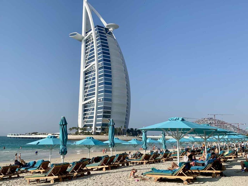 Strand vom Madinat Jumeirah mit Hotel Burj Al Arab