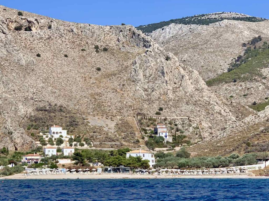 Plakes Beach mit Hotel Four Seasons, Insel Hydra, Griechenland