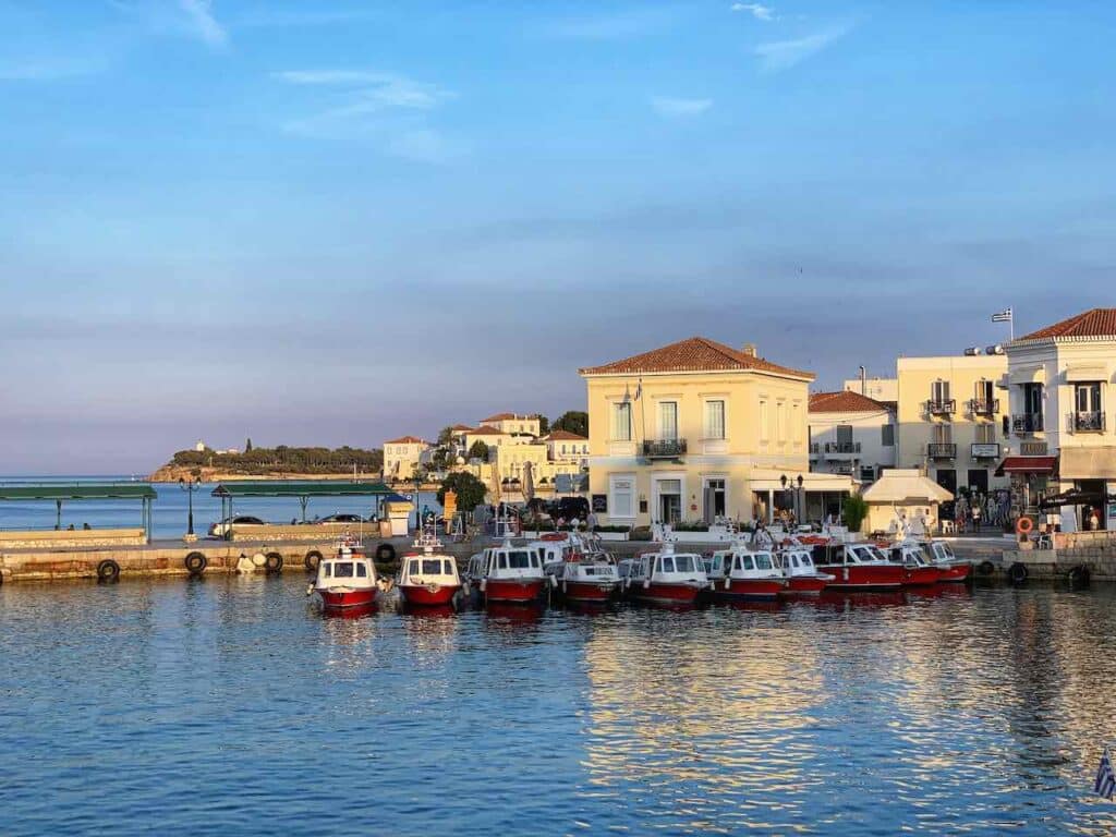 Insel Spetses, Hafen von Dapia, Griechenland © PetersTravel Peter Pohle