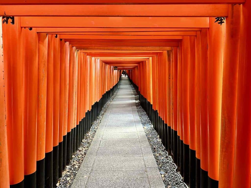 Torii im Fushimi Inari-Taisha Shrine in Kyoto