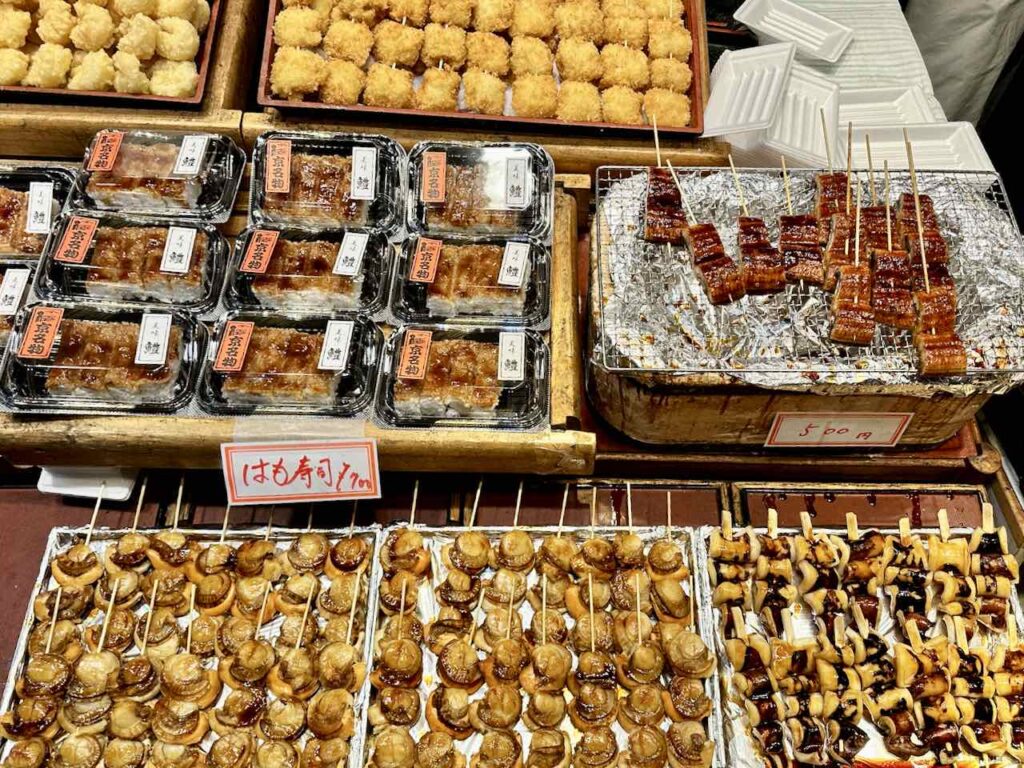 Kyoto, Auslage im Nishiki Food Market in der Nishiki-dori