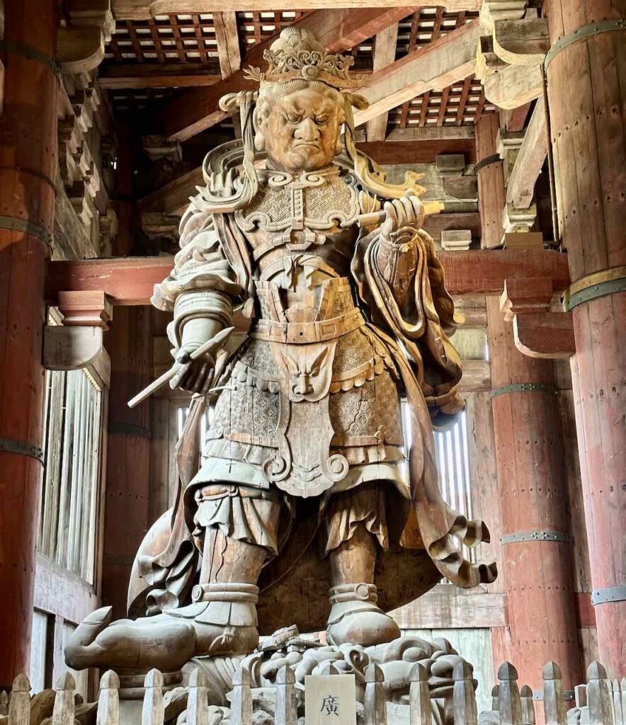 Statue im Todaji Tempel, Nara, Japan