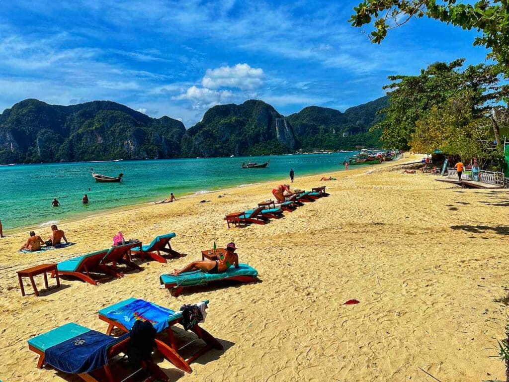 Laem Hin Beach vor dem Bay View Resort auf Koh Phi Phi, Thailand © PetersTravel Peter Pohle