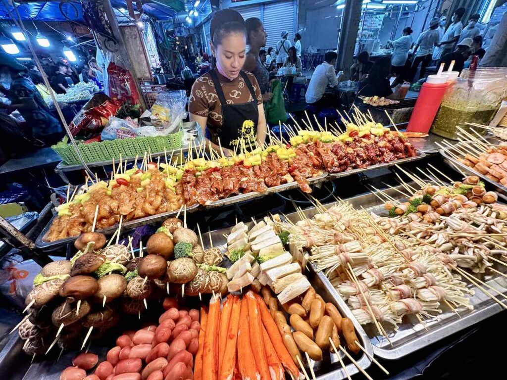 Foodstalls an der Ecke Rambuttri Alley / Thanon Tani, Bangkok © PetersTravel