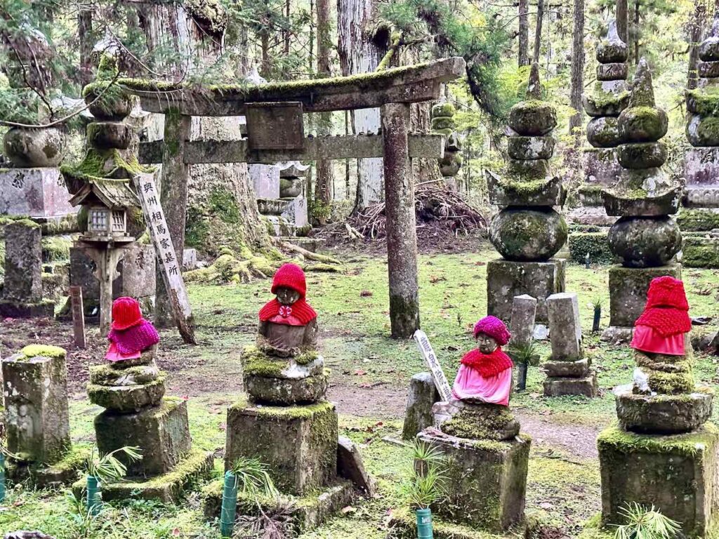Jizō Bosatsu auf dem Okunoin Friedhof in Koyasan