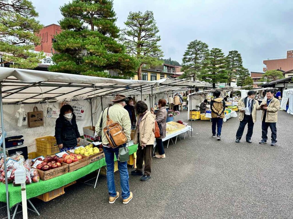Jinya-Mae Morning Market in Takayama, Wenig Waren & Besucher © PetersTravel Peter Pohle