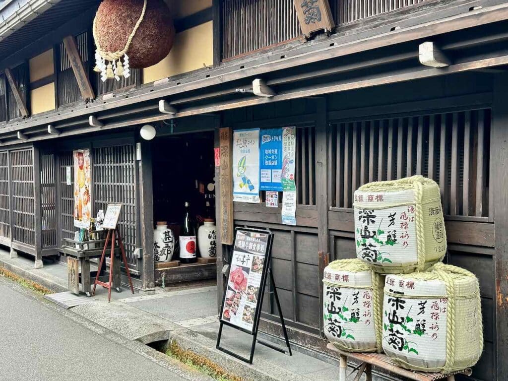 Sake Brauerei in der Sanmachi St in Takayama, Japan © PetersTravel Peter Pohle