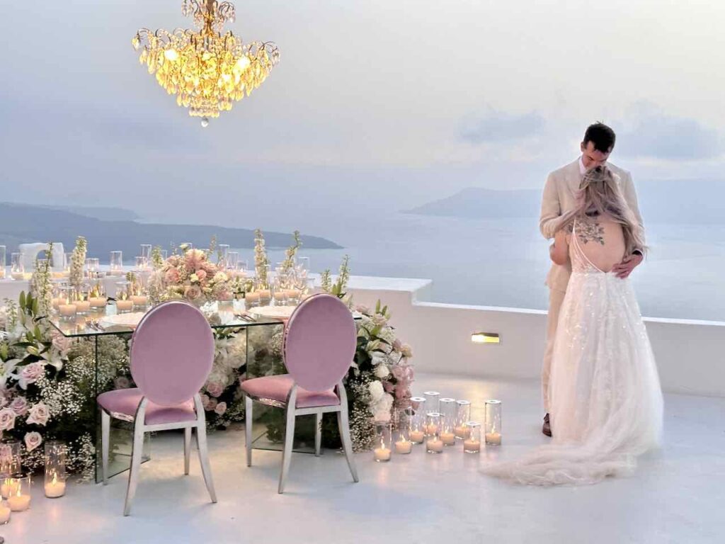 Hochzeit in Imerovigli: Es gibt offensichtlich mehrere Hochzeitsplaner auf Santorini © PetersTravel