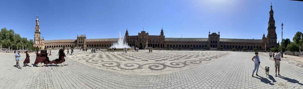 Panoramaaufnahme der Plaza de España in Sevilla, Andalusien © PetersTravel Peter Pohle