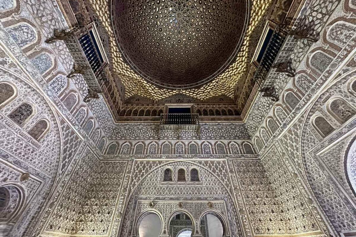 Prächtiger Innenraum im Real Alcázar, der königliche Palast in Sevilla, Andalusien © PetersTravel Peter Pohle