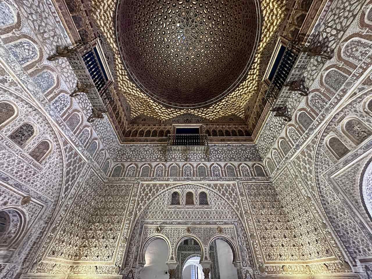 Prächtiger Innenraum im Real Alcázar, der königliche Palast in Sevilla, Andalusien © PetersTravel Peter Pohle