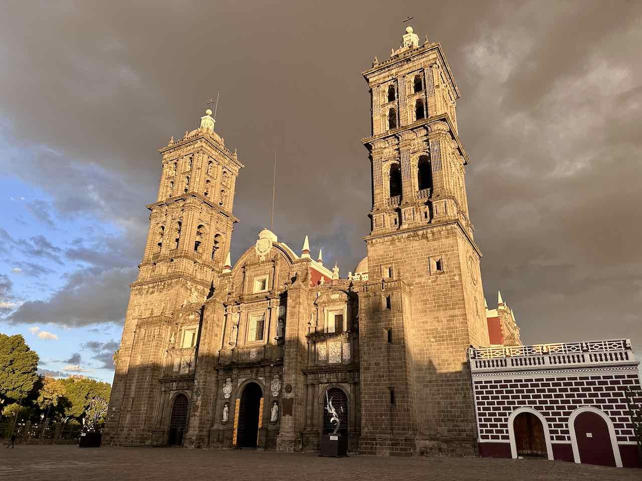 Kathedrale von Puebla am späten Nachmittag, Mexiko © PetersTavel Peter Pohle