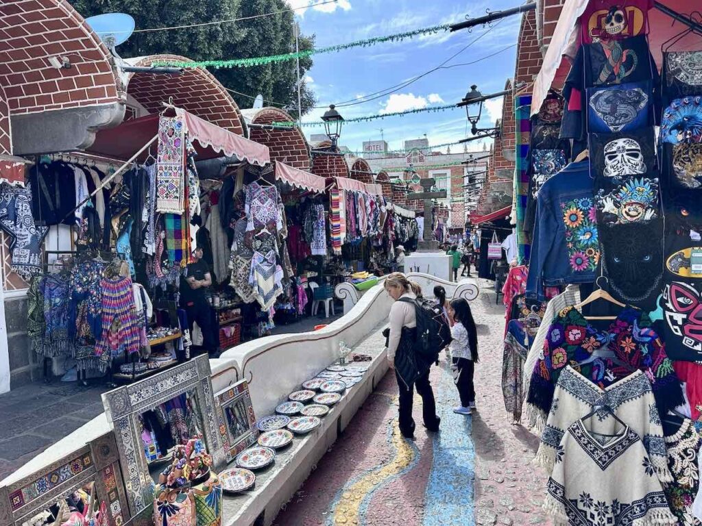 Puebla, Mercado de Artesanías „El Parián“, Mexiko © PetersTavel Peter Pohle