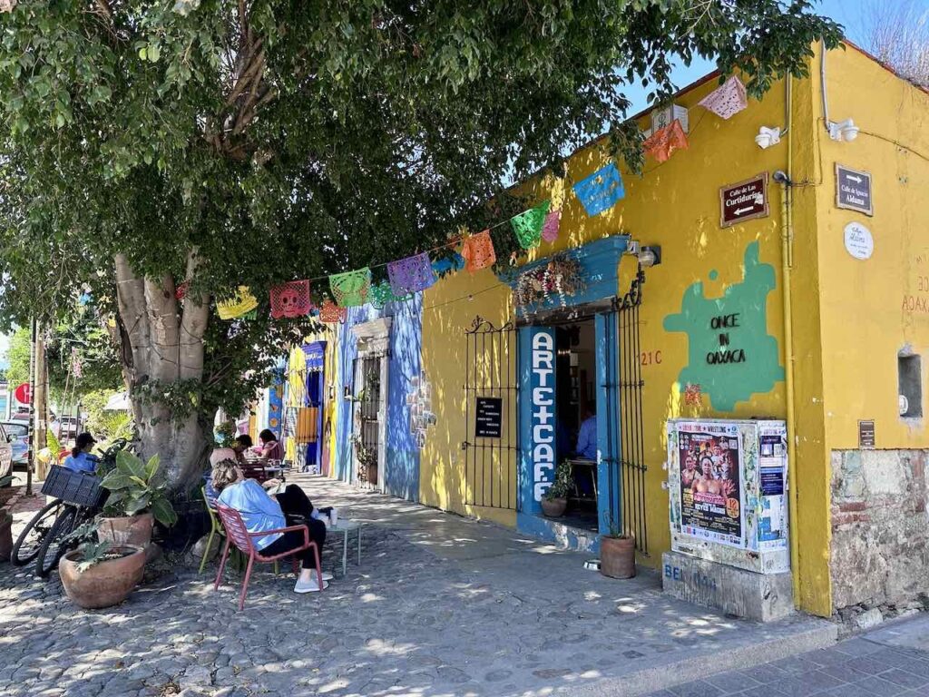 Oaxaca, Café im Barrio Jalatlaco © PetersTavel Peter Pohle