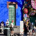 Außenansicht des Museo Frida Kahlo (Casa Azul) mit Warteschlange in Coyoacan, Mexiko Stadt, © PetersTavel Peter Pohle