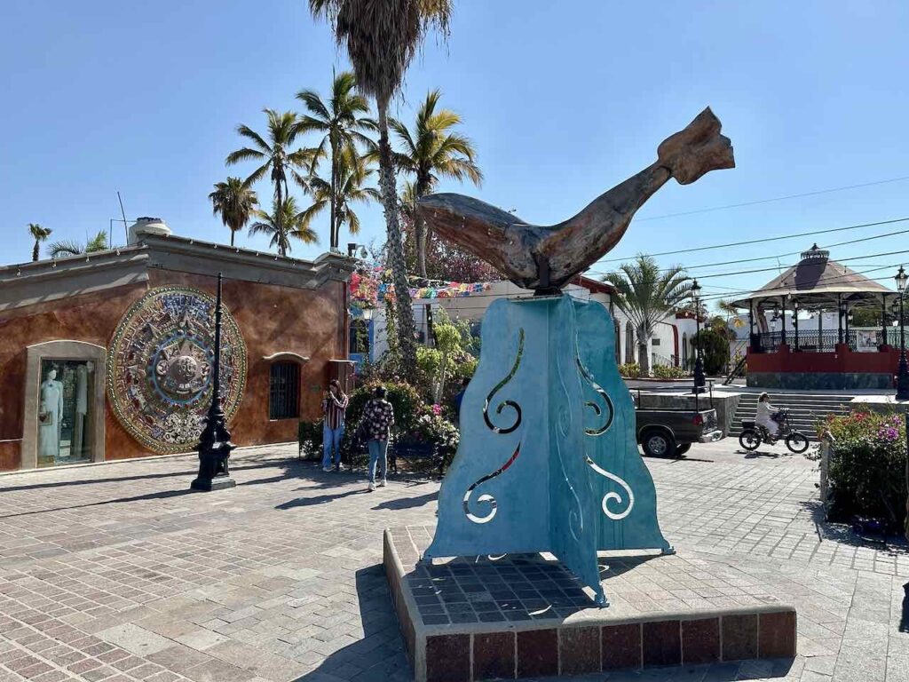 Plaza del Beso, Todos Santos, Baja California © PetersTavel Peter Pohle