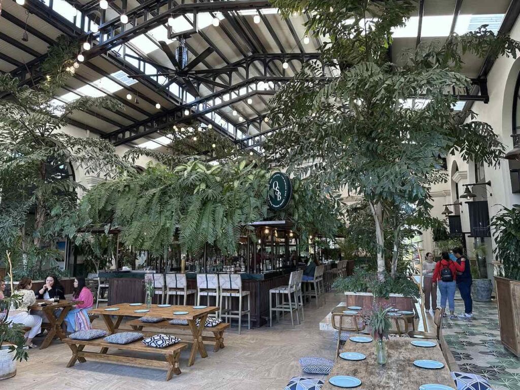 Restaurant Oystera ist in einer ehemaligen Zuckerfabrik, Todos Santos, Baja California Sur © PetersTravel Peter Pohle