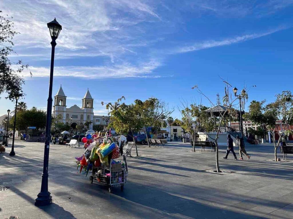 Plaza Mijares mit der Kirche San José in San José del Cabo, Baja California, Mexiko © PetersTravel Peter Pohle