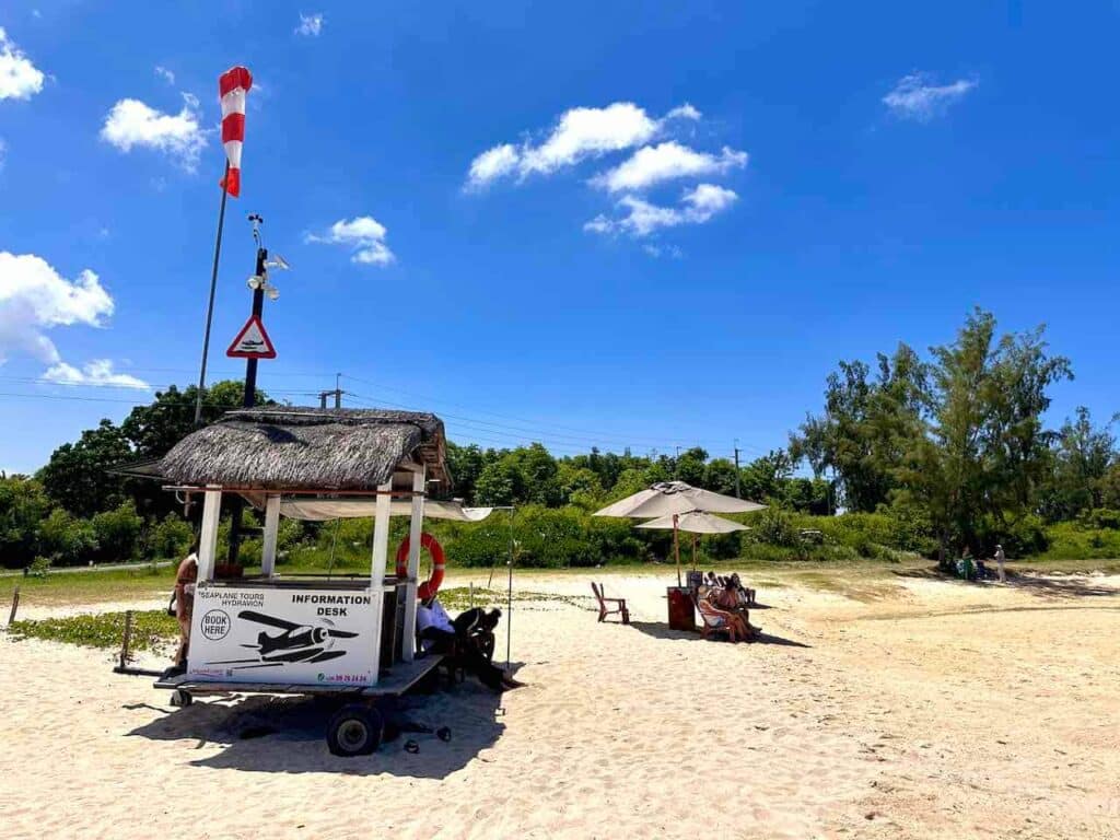 Mauritius: Prairie Beach mit Wasserflughafen Foto- PetersTravel Peter Pohle