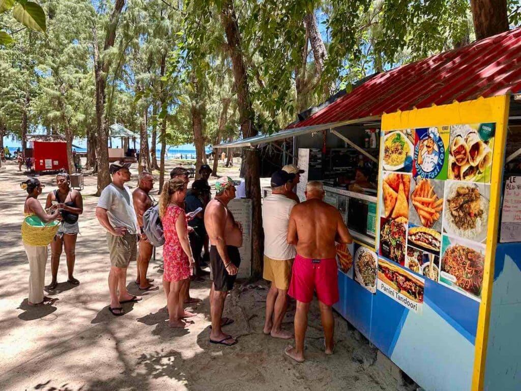 Foodtruck in Trou aux Biches Foto- PetersTravel Peter Pohle